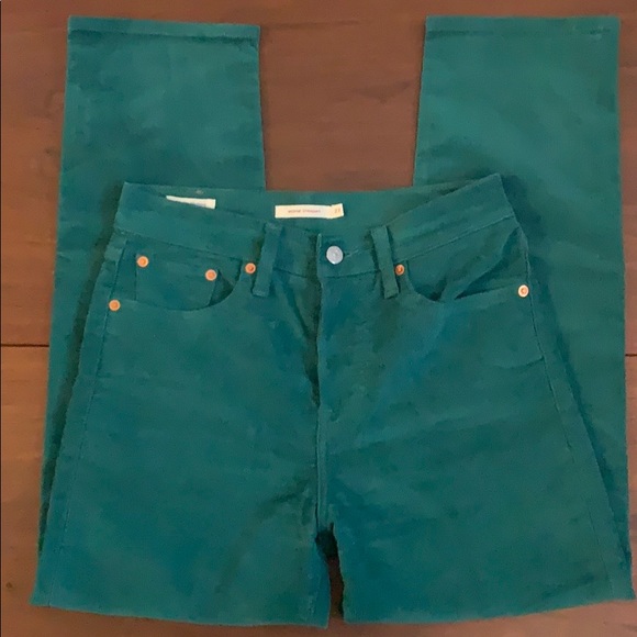 Levi’s wedgie straight green cords - ankle length